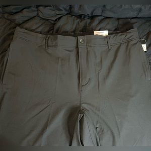 NWT Old Navy tapered stretch tech pant